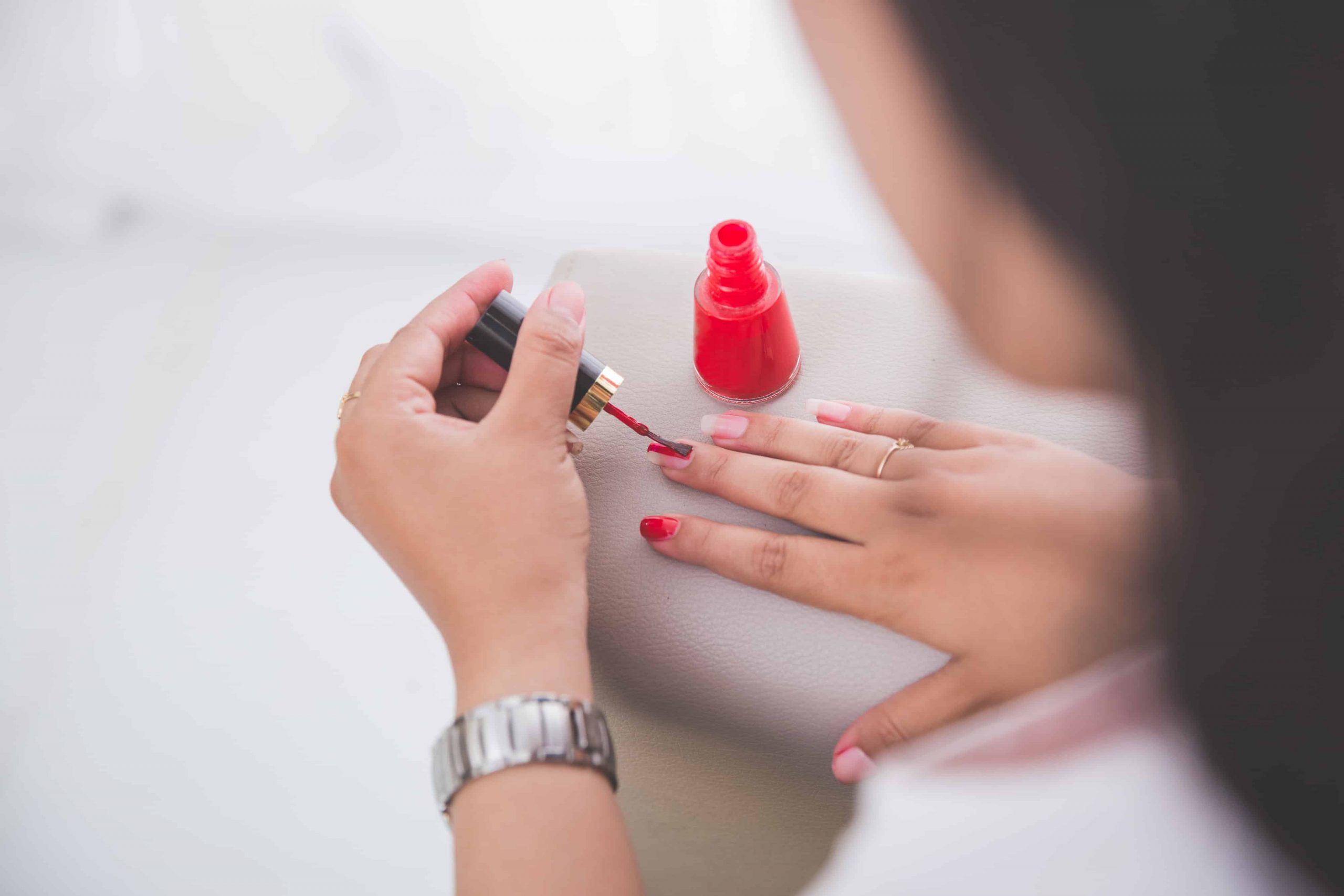 Nagels lakken: Tips en trucs voor perfect gelakte vingernagels